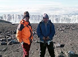 Massai & Emanuel vor dem "Heim-Gletscher"