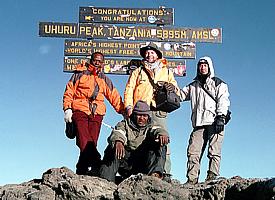 1.12.2004, 7:15 Uhr - "Uhuru Peak" - 5895 m ü.NN - am Ziel