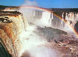 Die "Iguazu-Wasserfälle" zwischen Brasilien und Argentinien
