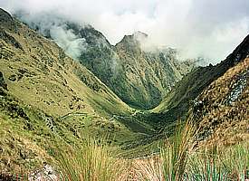 Abstieg ins Tal des "Rio Pakaymayu"