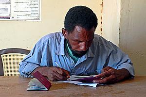 Formulare, Stempel, Gebühren - Bürokratie im Sudan