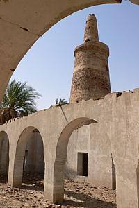 Eine verfallene Moschee in der Niloase von Karima