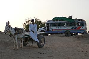 Unweit der Fähranlegestelle: Der Bus nach Port Sudan